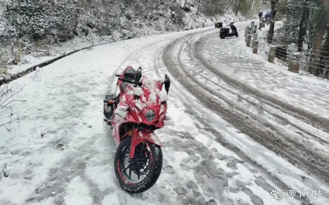 Essential equipment for winter motorcycle riding